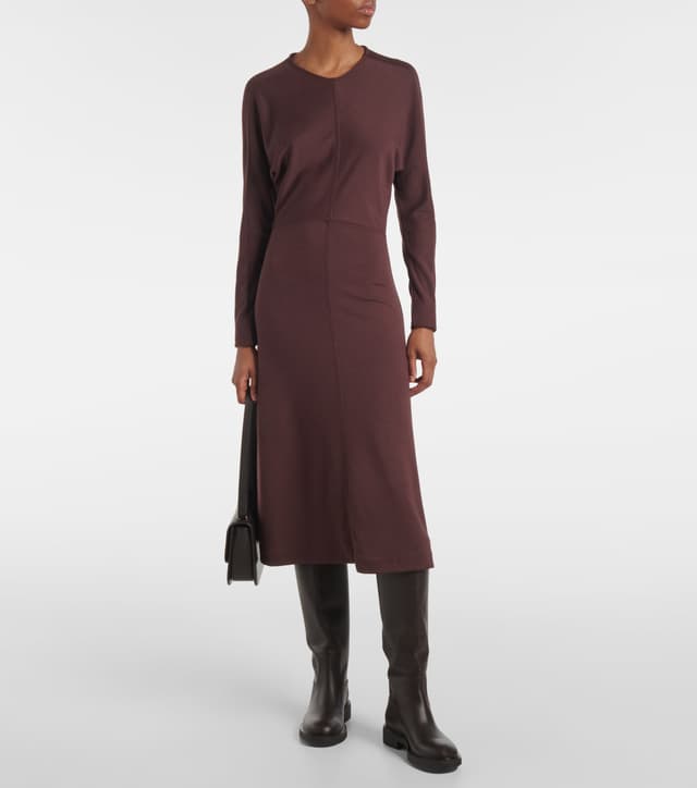 "Long sleeve dresses for brunch around town this winter, fashionable but comfortable"